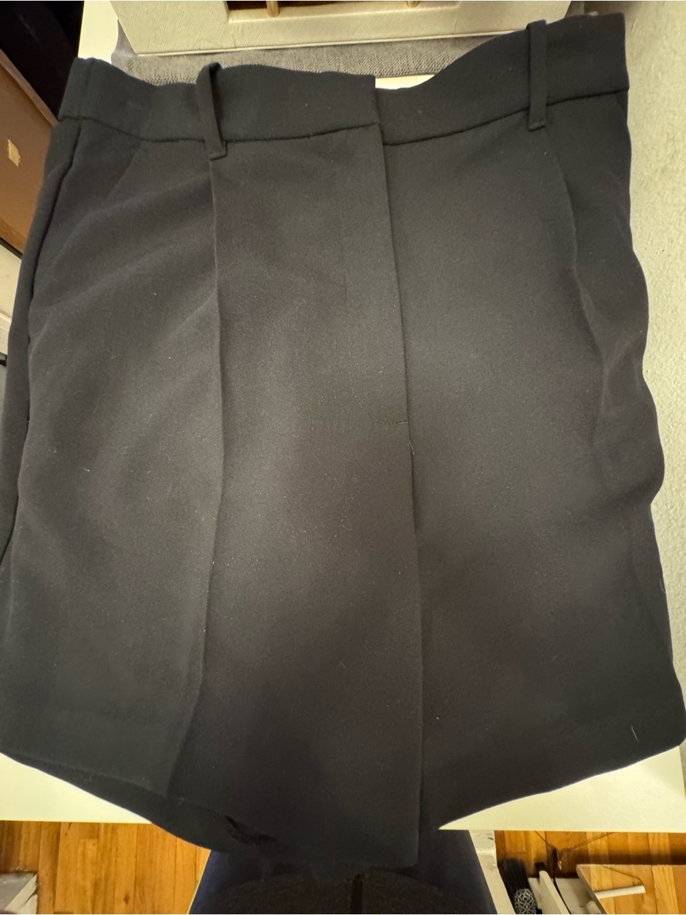 Abercrombie & Fitch Black High-Waisted Tailored Pleat Shorts - Picture 3 of 7